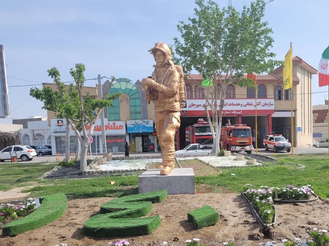 تصویر تندیس مرد آتش نشان نصب شد