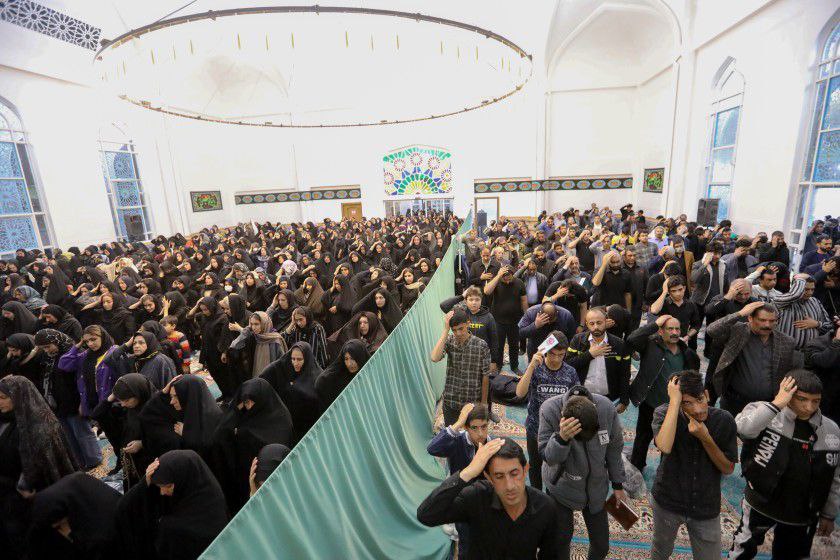 تصویر مراسم احیای شب‌های قدر در مسجد گوهرشاد مجموعه گهر پارک سیرجان