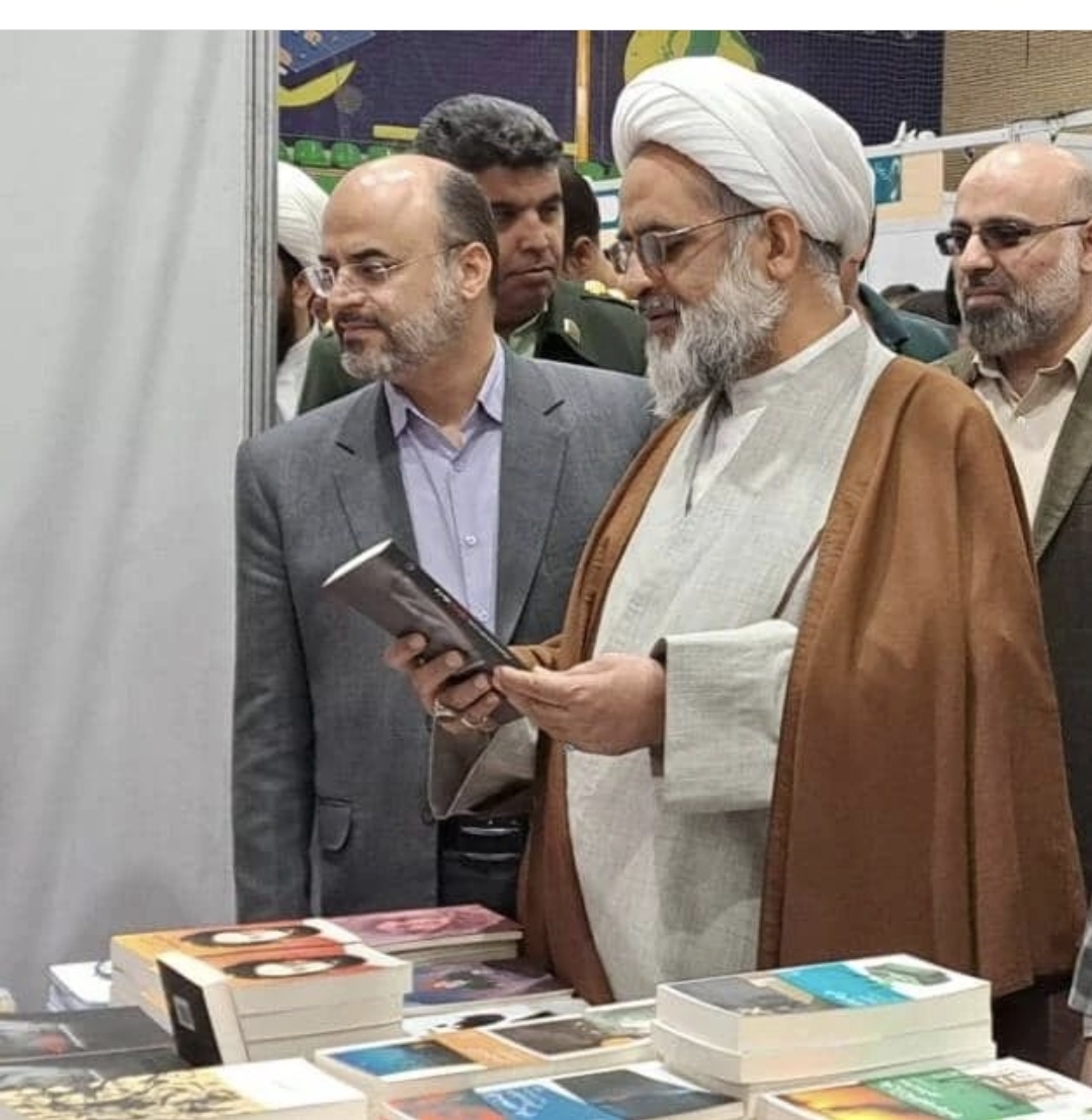 تصویر امام جمعه سیرجان در مراسم افتتاحیه نمایشگاه کتاب گل گهر: