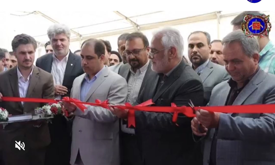 تصویر حضور شهرداری سیرجان در نمایشگاه  سومین رویداد ملی عصر امید و انعقاد تفاهم‌نامه لجستیک پارک بین شهرداری