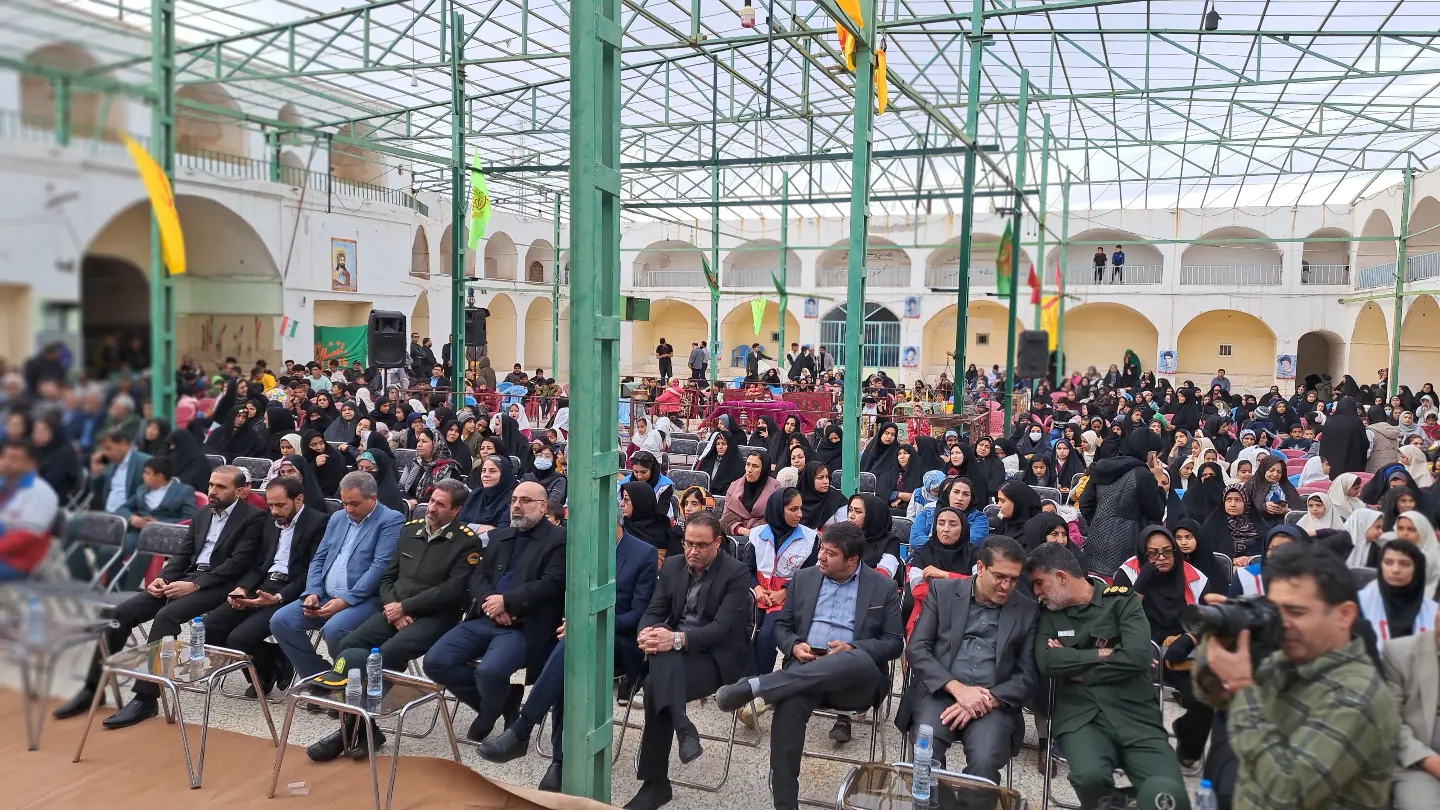 تصویر آئین اختتامیه جشنواره روستاها و عشایر دوستدار کتاب با حضور جمعی از مسئولان  در روستای نصرت آباد برگزار شد .