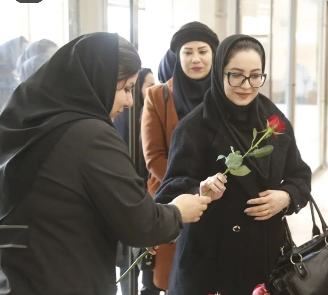 تصویر به مناسبت هفته پاسداشت مقام زن و مادر