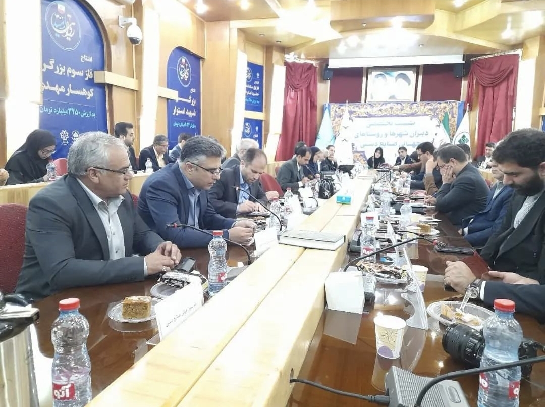 تصویر حضور شهردار سیرجان در نشست مدیران ارشد ۱۶ شهر و روستای جهانی صنایع دستی در شیراز