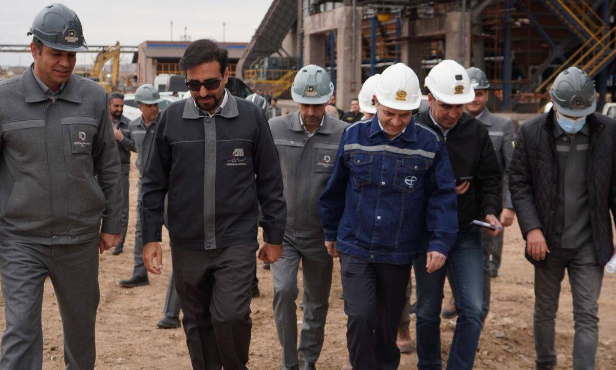 تصویر بازدید مهندس عتیقی مدیرعامل شرکت معدنی و صنعتی گل گهر از کارخانه در حال احداث فولادسازی و نورد گرم شرکت توسعه آهن و فولاد گل گهر