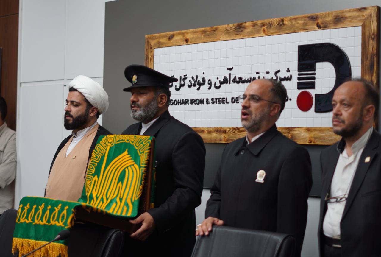 تصویر کاروان «زیر سایه خورشید» مهمان شرکت توسعه آهن و فولاد گل گهر