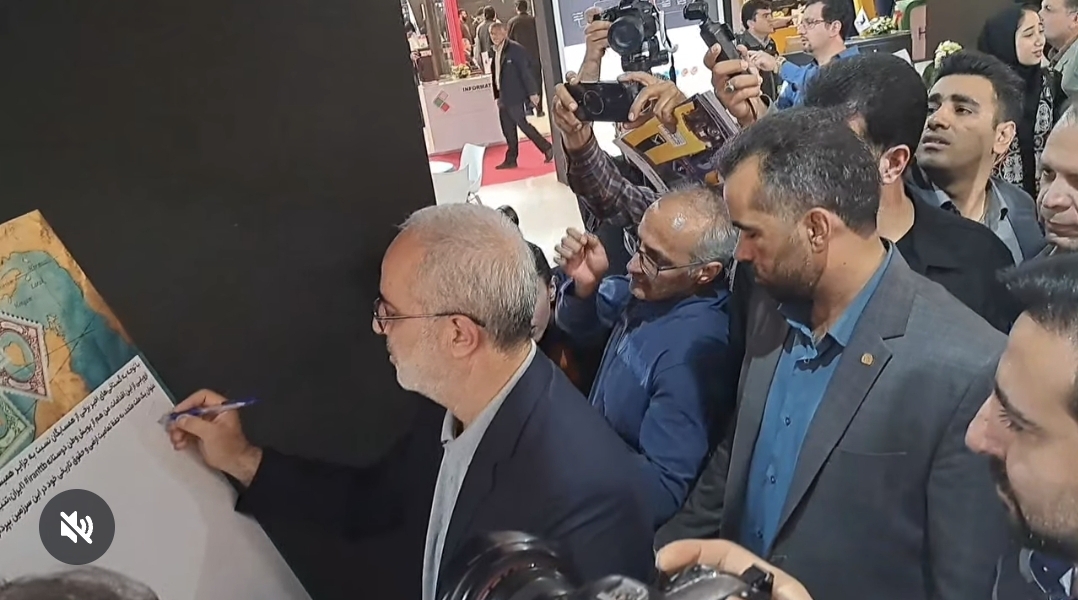 تصویر به نام پروردگار بزرگ، که مهر و حماسه را به دل‌های ما ارزانی داشت.