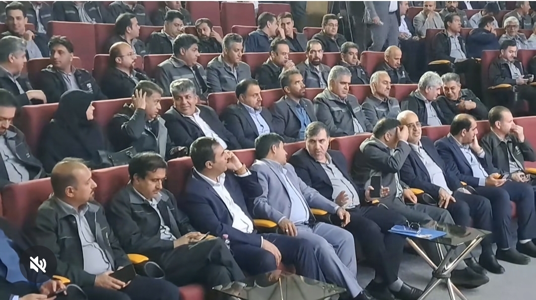 تصویر هم اکنون   📽تا دقایقی دیگر ، آیین افتتاح دومین نمایشگاه نهضت تولید در معدن،صنایع معدنی زنجیره فولاد و مس سیرجان. در گهر پارک سیرجان