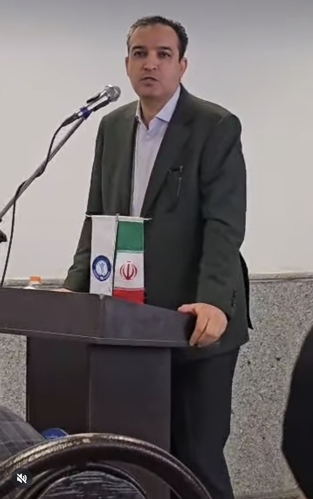 تصویر توضیحات دکتر محمد اسفندیارپور مدیر عامل باشگاه فرهنگی ورزشی گل گهر در جمع خبرنگاران و اهالی رسانه سه استان یزد و کرمان و هرمزگان و شهرستان سیرجان*