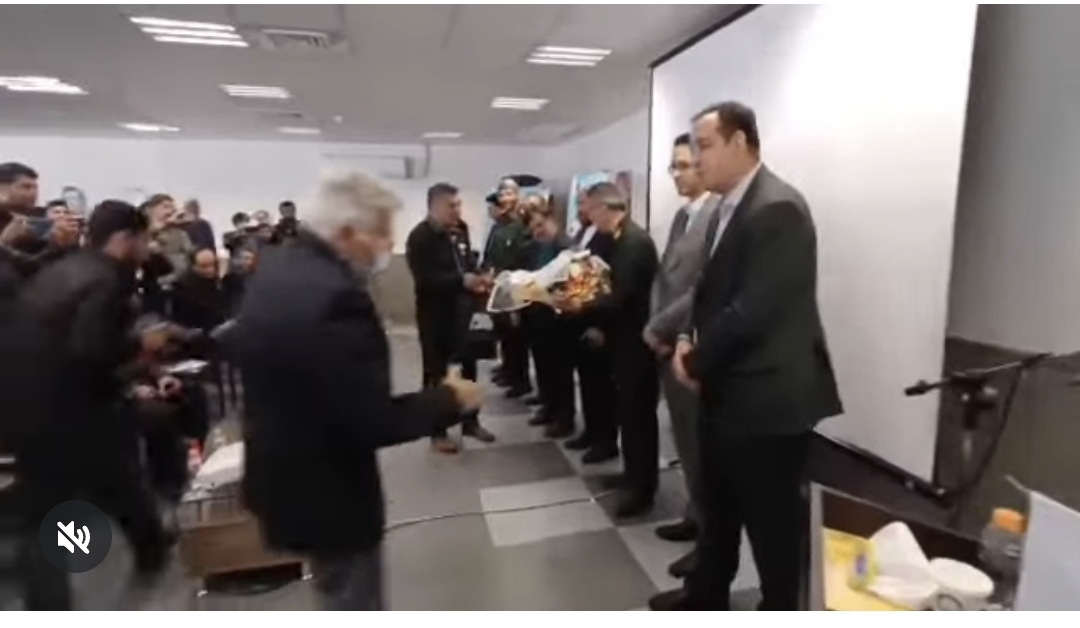 تصویر تجلیل از از خانواده دو شهید گرانقدر سیف الهی (شهیدی