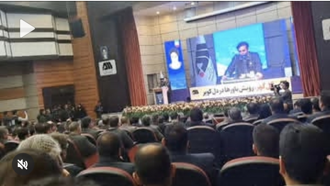 تصویر بخشی از صحبت های آقای عتیقی مدیرعامل شرکت معدنی وصنعتی گل گهر در مراسم افتتاح پروژه‌های معدنی و صنعتی گل گهر